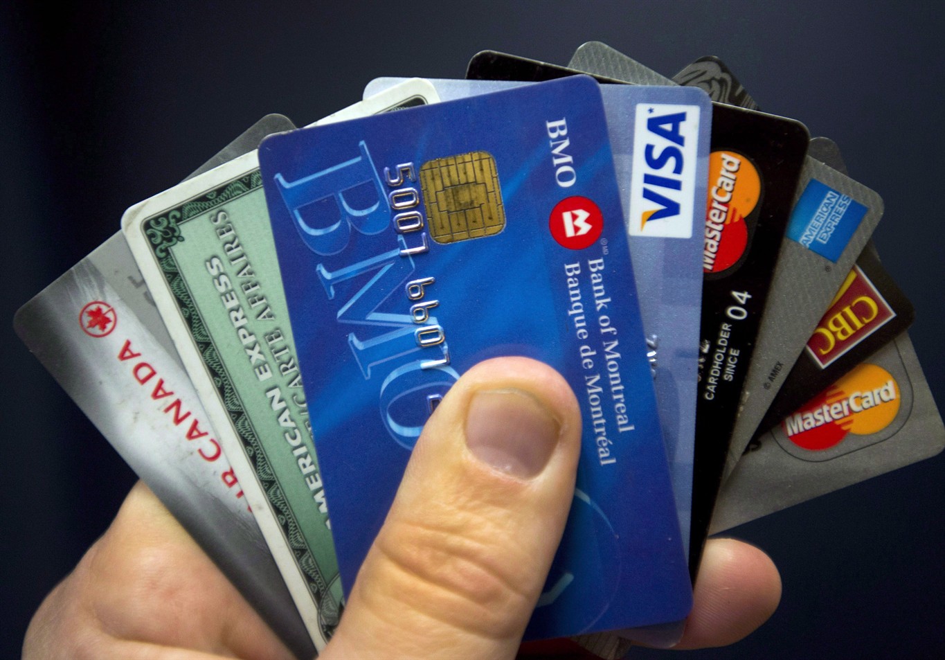 debit-and-credit-cards-collect-more-bacteria-than-cash-study-says